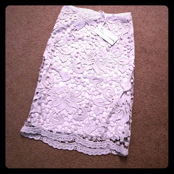 NWT IVORY CRUSHE/LACE SKIRT - Picture 2 of 8